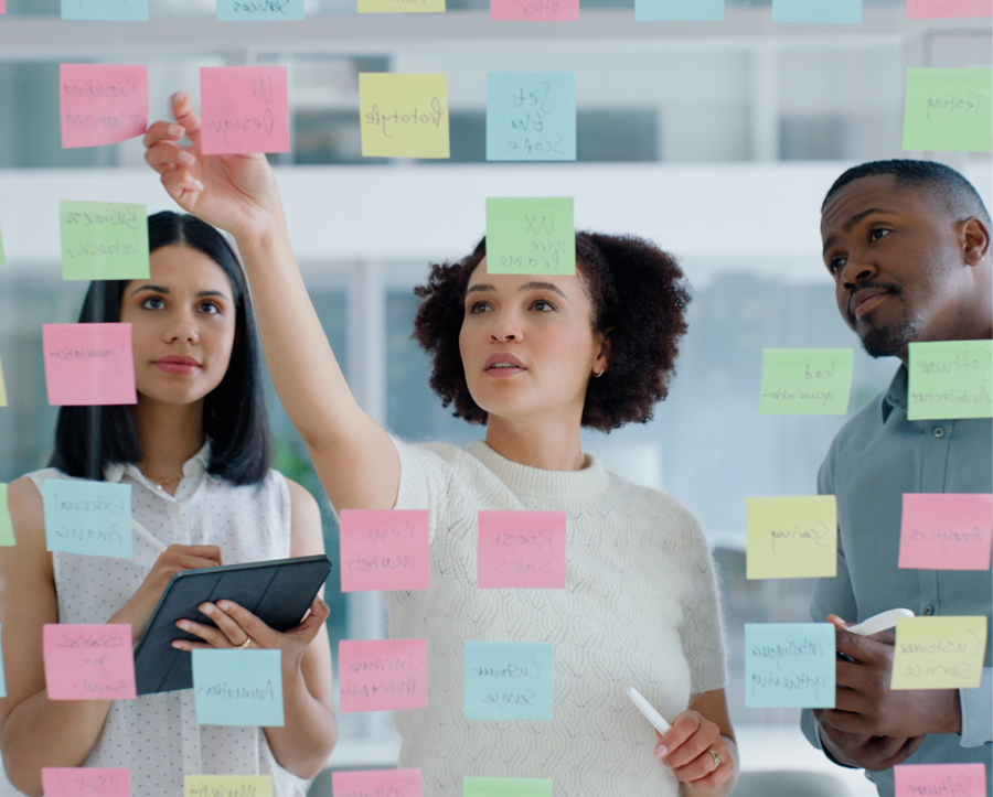 Workers in front of post-it notes
